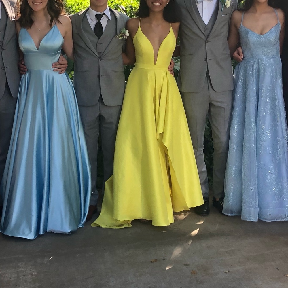 Bright yellow prom dress! - Picture 5 of 7